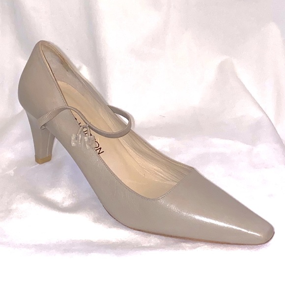 Louis Vuitton Paris Rare Leather Cone Heel Shoe - Picture 8 of 16